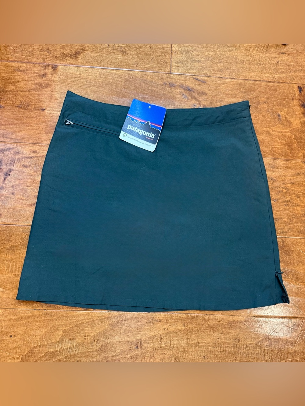 Patagonia Duway Skort Womens 8 Dark Green Hiking Travel Zip Pocket NWT